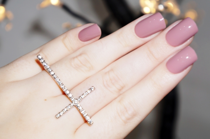 Como aplicar unha postiça autocolante