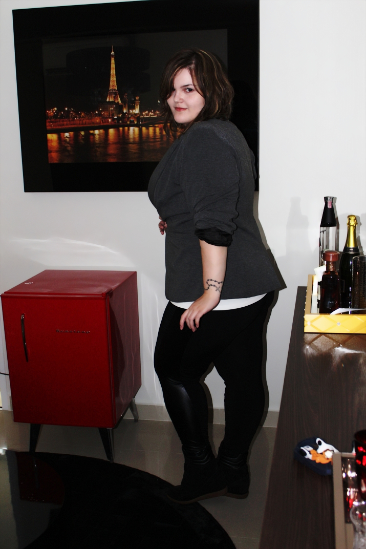 Look Plus Size Calça de Couro