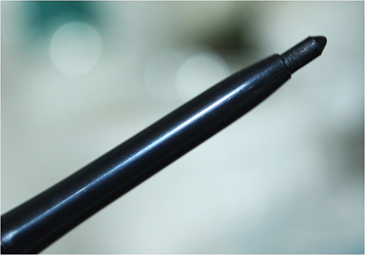 testei-the-colossal-kajal-extreme-black-maybelline